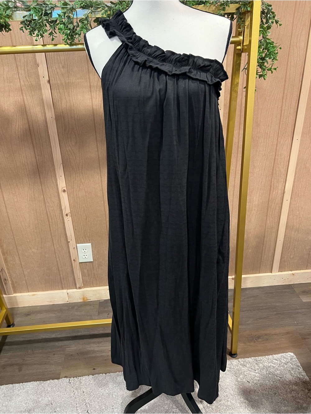 Women's Black One-Shoulder Ruffled Maxi Dress
